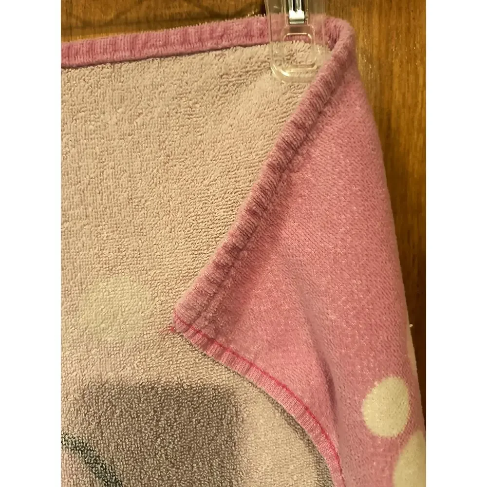1543.  Pink Minnie Mouse Bath Towel Disney